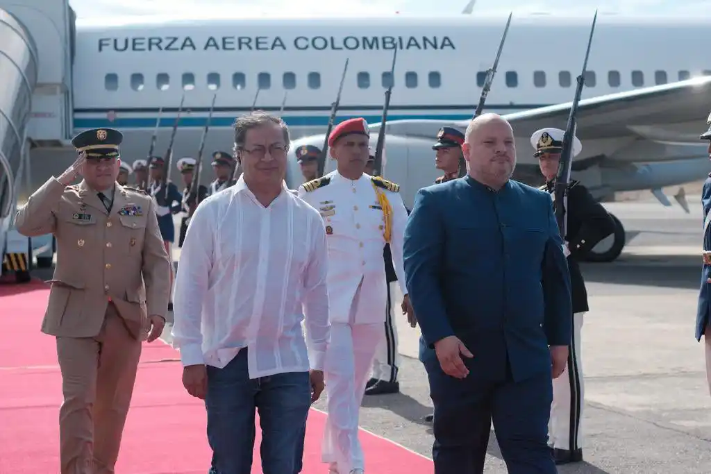 Petro se reunió en Caracas con Maduro