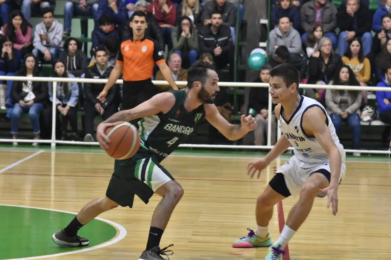 Luciano Tantos, es uno de los jugadores que seguirá vistiendo la camiseta albiverde en el Pre-Federal.