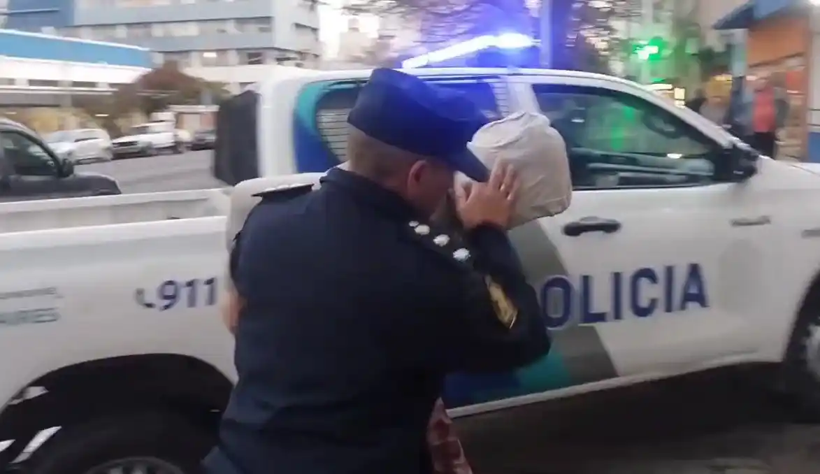 El sujeto se había escapado de Batán y estaba paseando por la Peatonal.