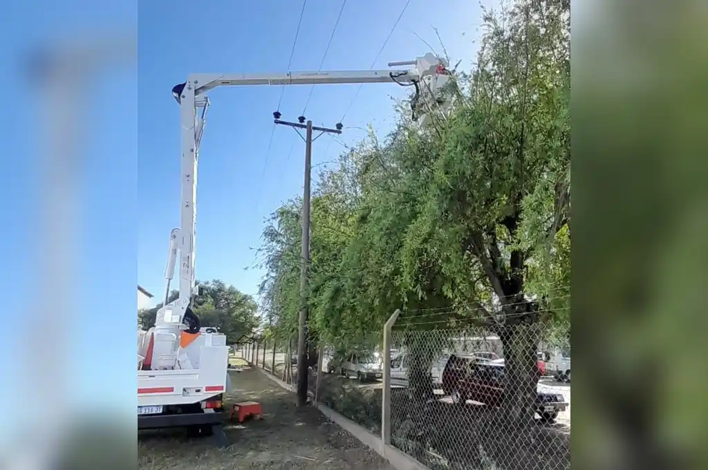 Importantes trabajos de despeje de líneas de media tensión en Rafaela y Bella Italia