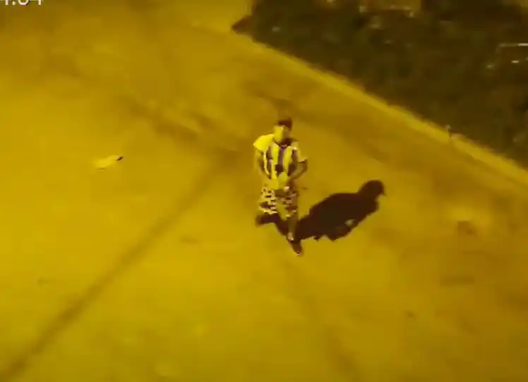 atacante cámara de seguridad cemu noche filmacion rota cctv - 1