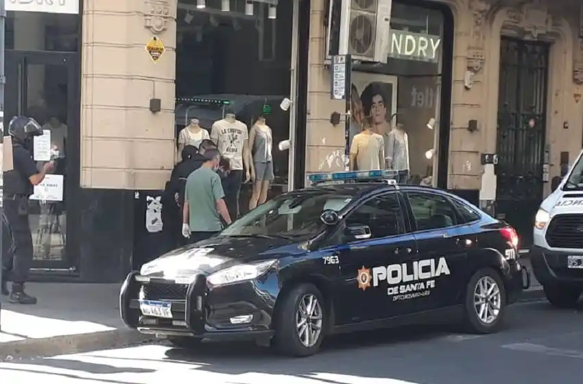 Agredieron al equipo de Canal 3: un hombre detenido por patearles la cámara