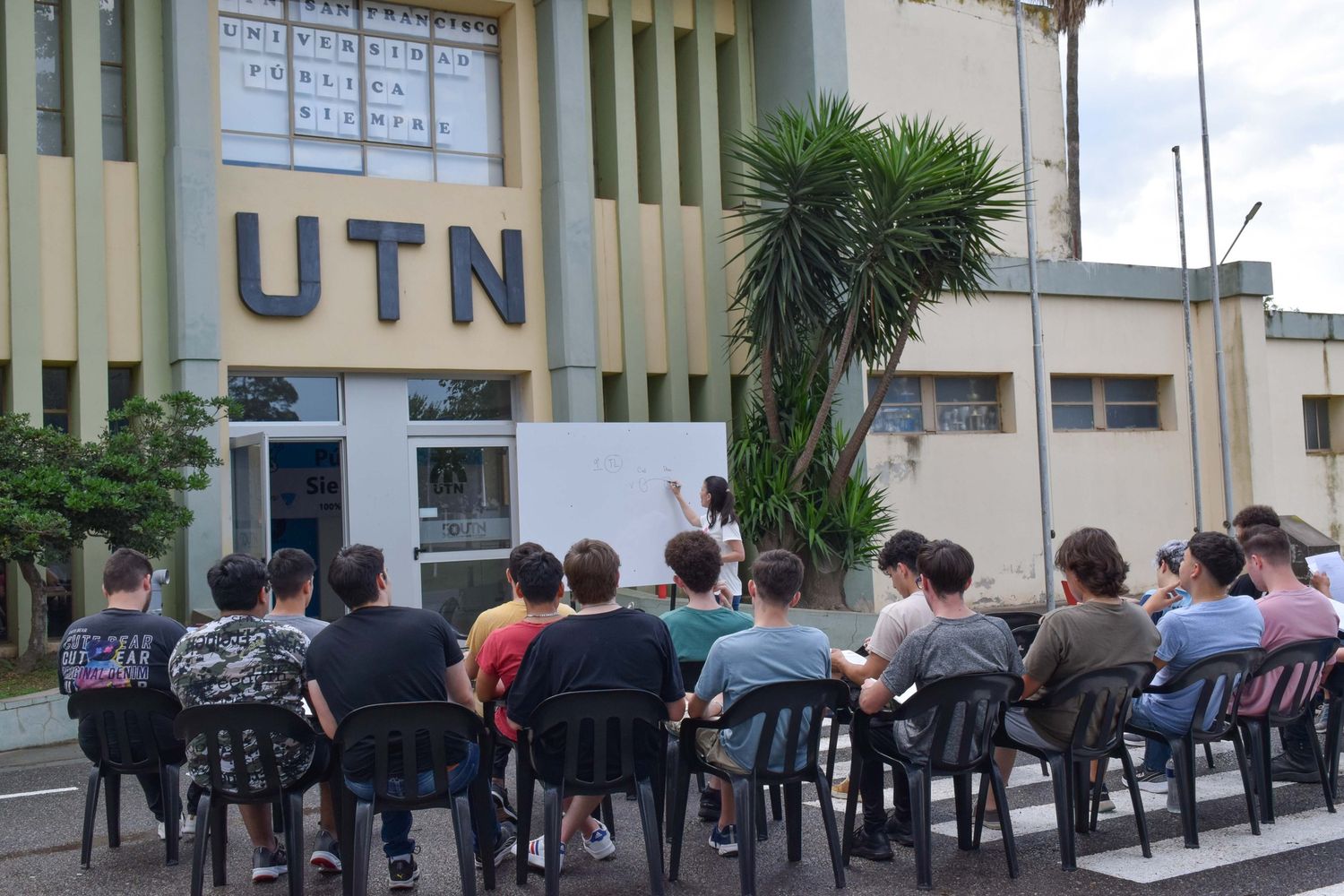 Una clase pública en la UTN San Francisco para visibilizar el reclamo