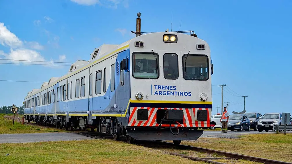 El servicio entre General Guido y Pinamar era prestado por seis coches CAF 593, fabricados en España entre 1982 y 1984.