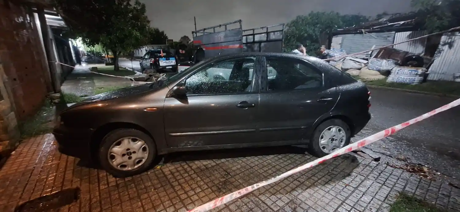 Balearon a un motociclista durante un intento de robo en zona sudoeste y un familiar del presunto autor quedó demorado