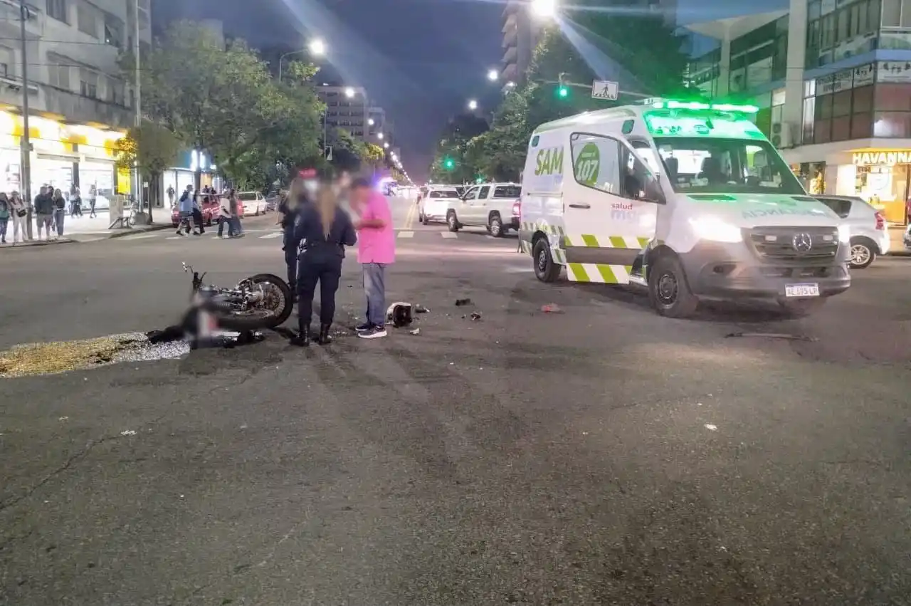 La moto fue embestida por una camioneta