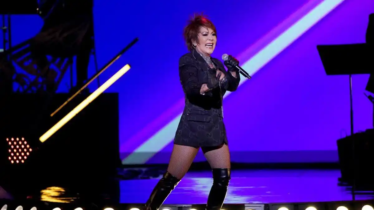 Alejandra Guzmán está en la mira luego de que le rompiera el equipo a un periodista (video)