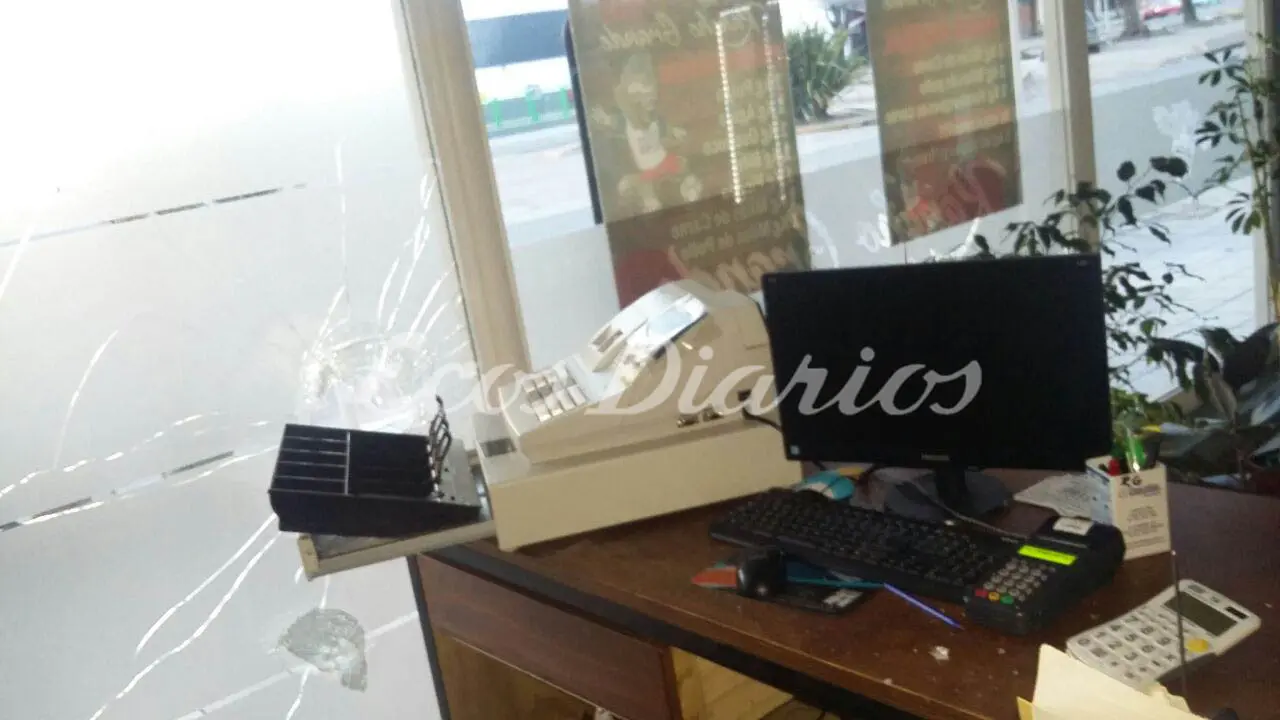 Rompieron el vidrio de una carnicería y robaron dinero en efectivo