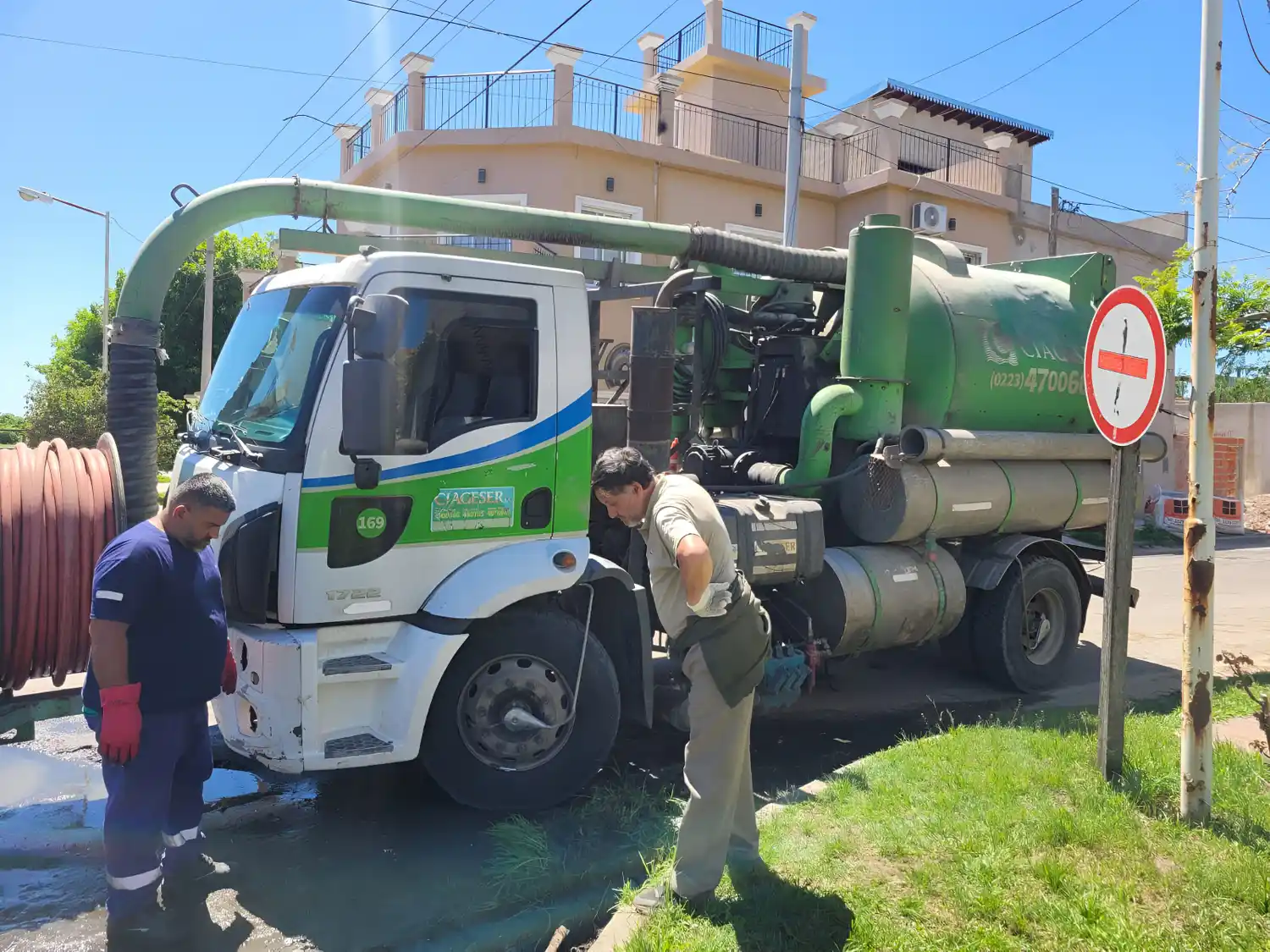 El alquiler del camión cuesta 240 mil pesos por hora.