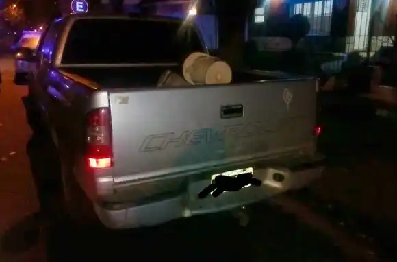 Aprehendieron a dos hombres con drogas y una camioneta robada
