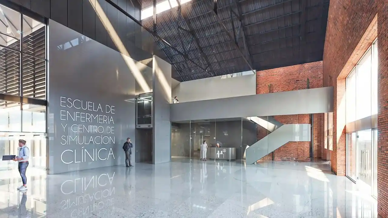 El Gobierno de Pullaro construye el nuevo edificio para la Escuela de Enfermería y el Centro de Simulación Clínica