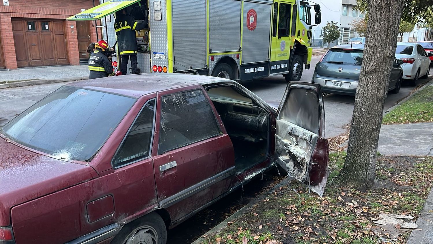 Se incendió el interior de un vehículo