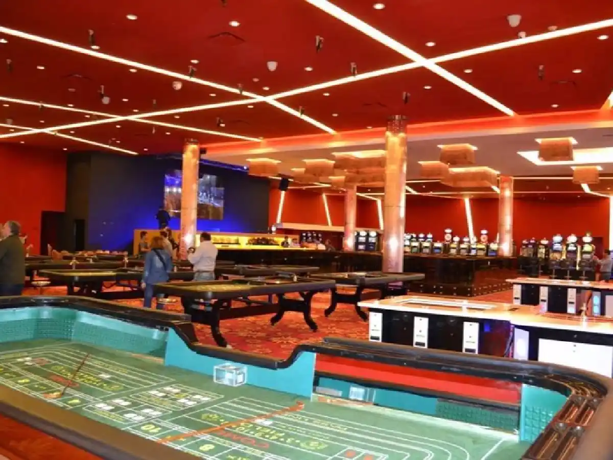 Detuvieron a una pareja que robó en el casino de Miramar