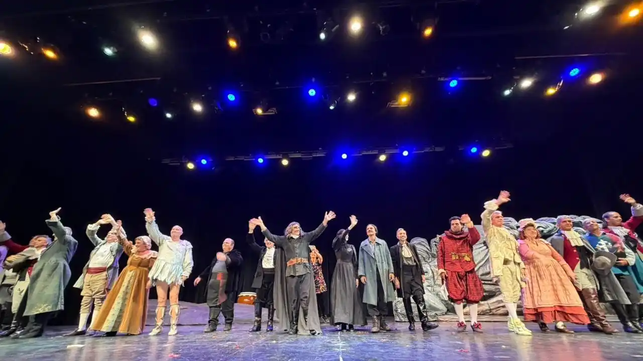 Gabriel Goity, emocionado hasta las lágrimas en la despedida de “Cyrano” en Mar del Plata