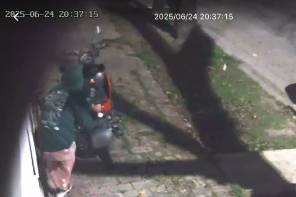 Intentaron robar una moto en barrio Villa Dominga, la tiraron al piso y huyeron