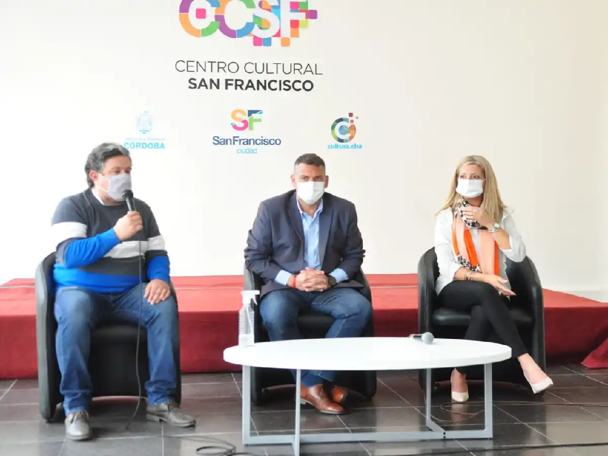 Fin de semana con feria navideña  de emprendedoras y Música al Patio  