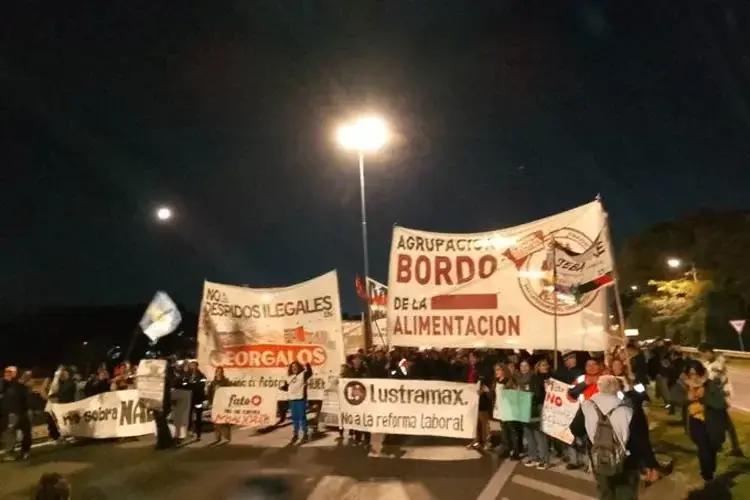 Trabajadores de Fate, Georgalos y Lustramax cortaron la Panamericana en defensa de sus puestos de trabajo