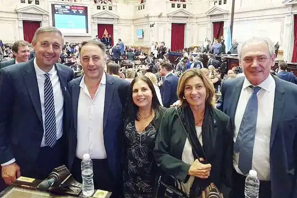 Legisladores nacionales de la oposición piden reunión con Bordet