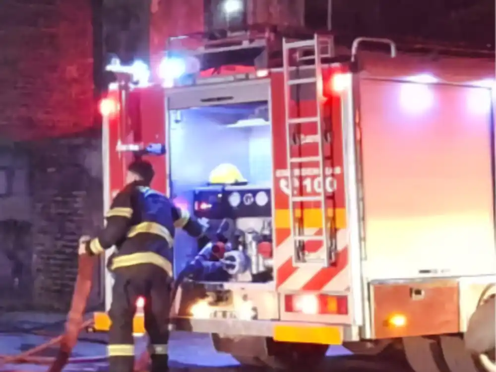 Los voluntarios sofocaron el foco ígneo.