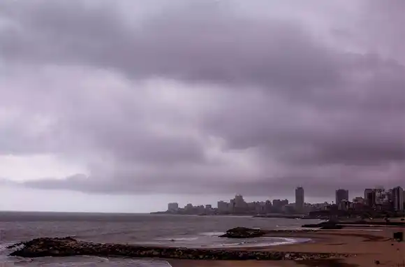 Jueves sin vitamina D: el sol no da la cara en Mar del Plata