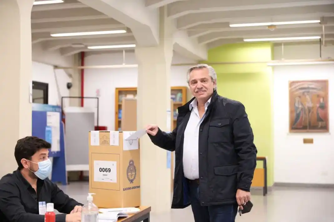 Fernández: “Lo importante es que el pueblo se exprese y a la noche escucharemos lo dicho”