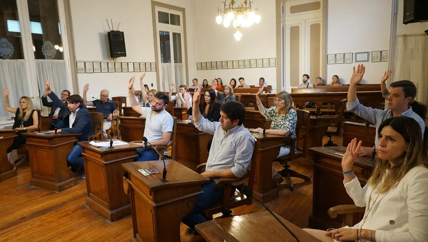 En una sesión especial -y express, ya que duró apenas minutos- el Concejo Deliberante aprobó por unanimidad la modificación de dos artículos de la llamada “Ordenanza de motos”.