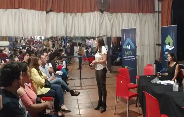El IAPV firmó las escrituras de tres barrios de Gualeguaychú