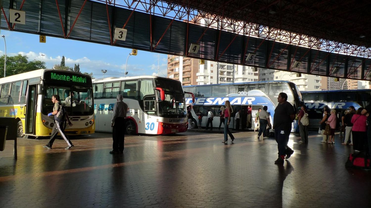 Desde este jueves, micros y trenes de larga distancia pueden viajar con plena ocupación de asientos