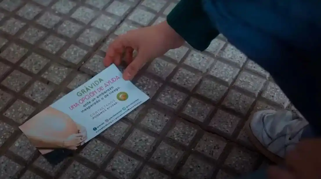 Una secta "Provida" secuestró a una nena de 12 embarazada de su padre