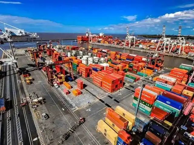 El intercambio comercial creció en octubre y se mantiene el déficit con Brasil