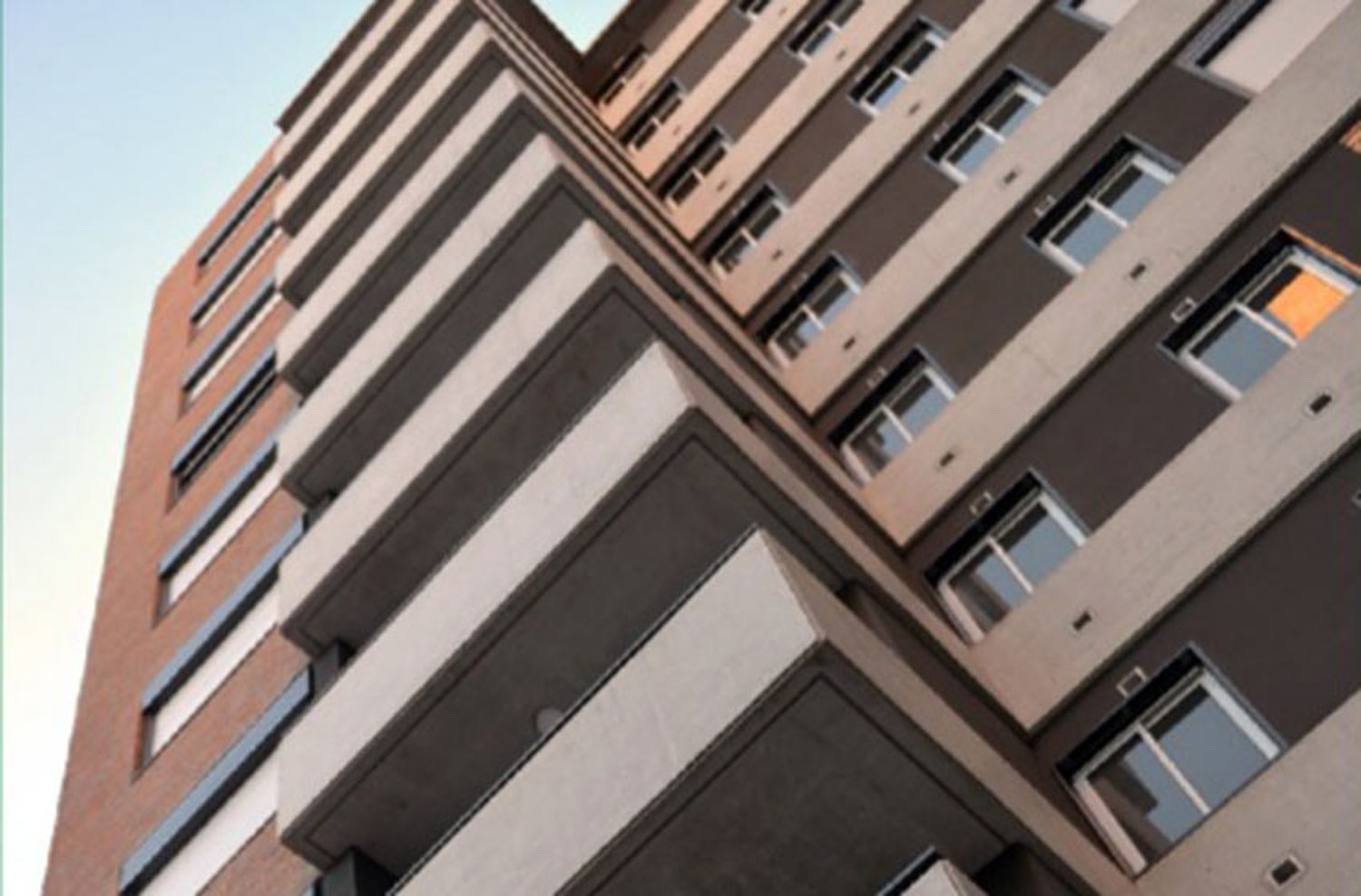 Pilay inaugura nuevos edificios y presenta su plan de inversiones en la Región Centro