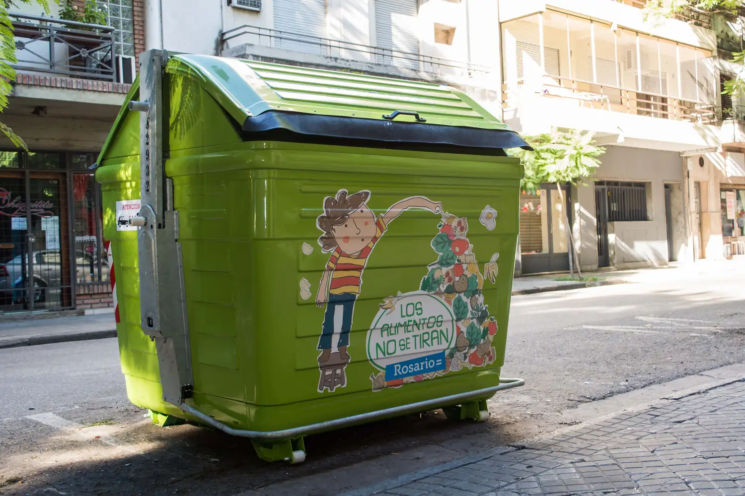 Nuevo contenedor para alimentos en barrio San Martín