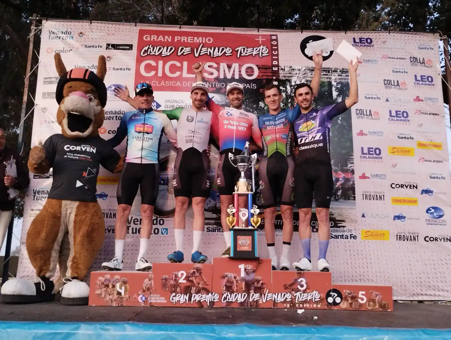 Ganadores de la prueba principal. Foto: Fabián Gallego.