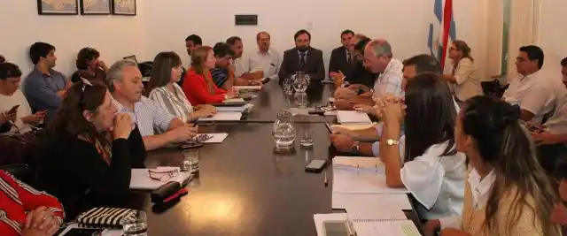 Gobierno  ofreció 20 % de aumento a los trabajadores de la administración pública
