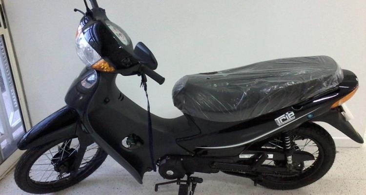 Circulaba en una moto robada y lo apresaron