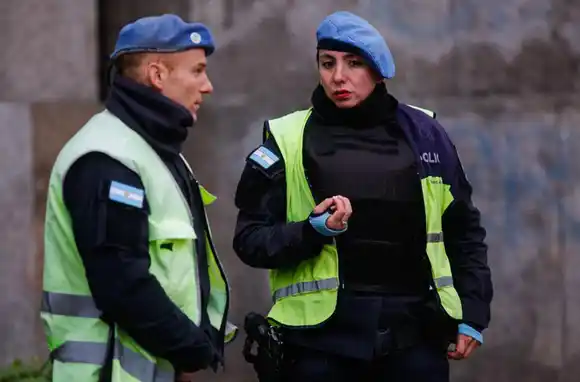 La Policía Local, "camuflada" por el nuevo uniforme