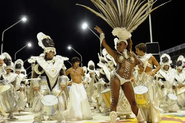 Lanzaron el Carnaval de Gualeguaychú 2014 en CABA con Karina Jelinek y Guillermo Andino