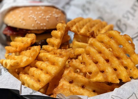 Crujientes y sabrosas: receta imperdible para hacer las mejores papas rejilla