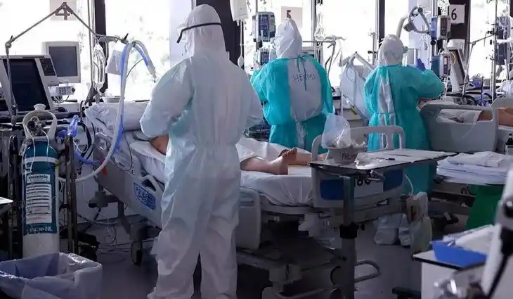 Se redujo a la mitad la cantidad de camas UTI ocupadas en los hospitales de Pami.