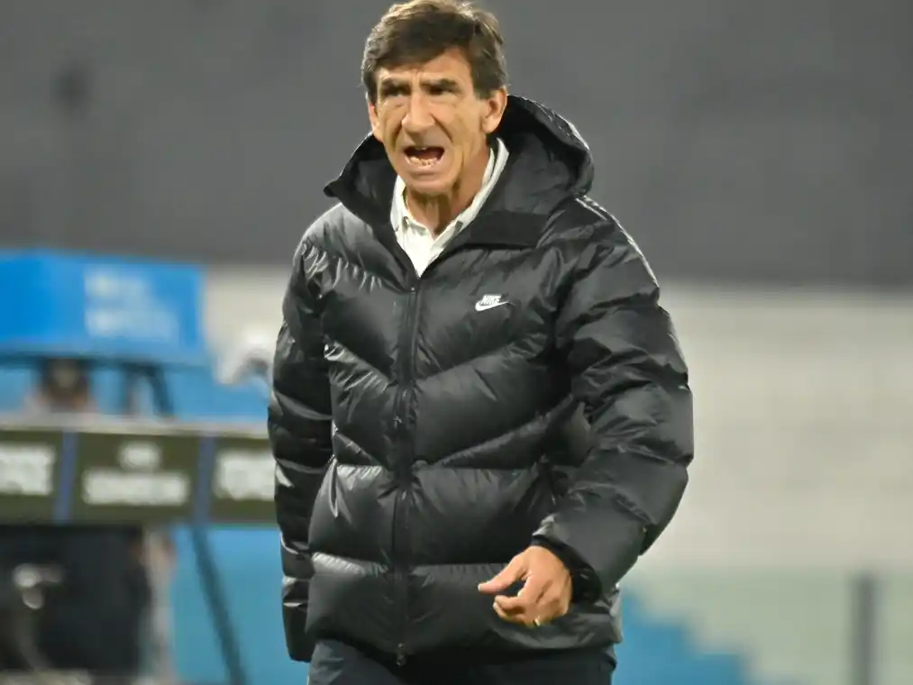 Racing resolvió despedir a Gustavo Costas
