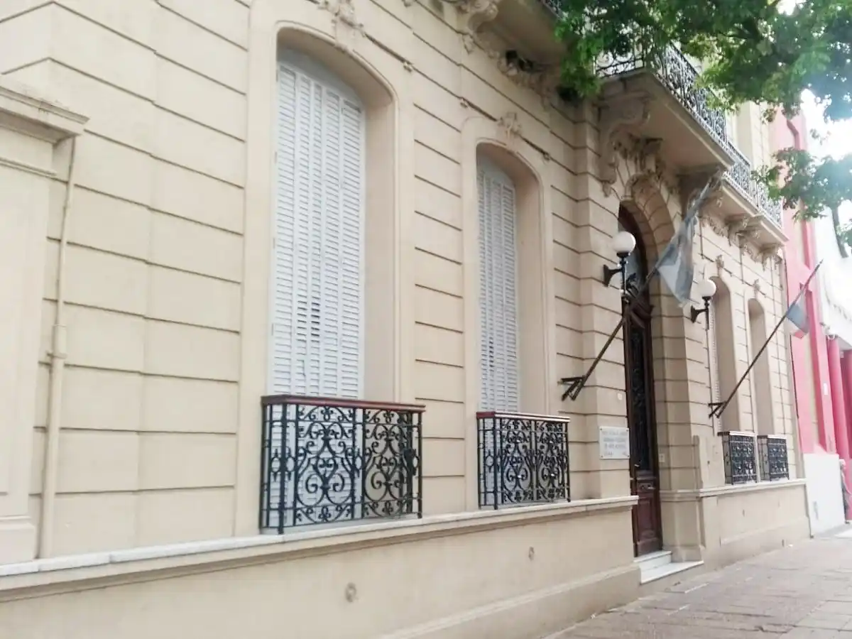 Ordenan que Migraciones autorice la salida del país de una abuela y sus dos nietas venezolanas