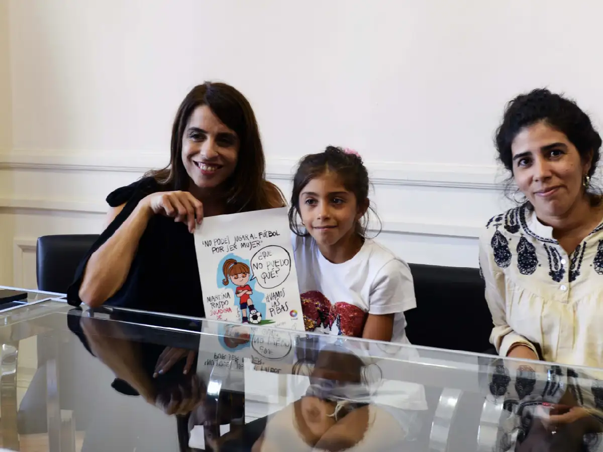 Donda recibió a Martina, la niña de futbolista de Morteros que no dejan jugar en la Liga Regional