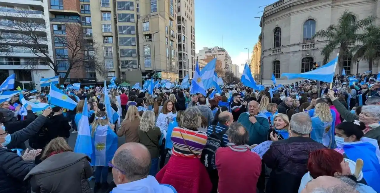 Banderazo contra el Gobierno en el Obelisco y distintas ciudades del país