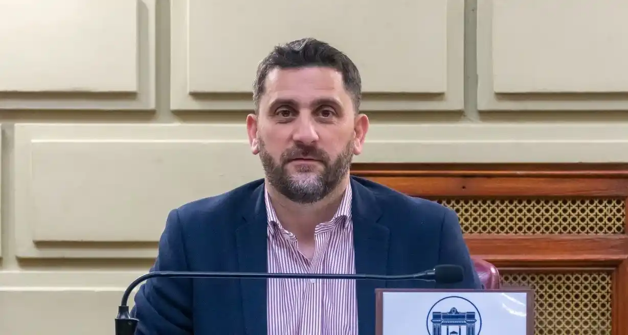 Un proyecto del diputado Mariano Cuvertino (Unidos para Cambiar Santa Fe) para instituir el 26 de agosto como el "Día de la Constitución Provincial" fue aprobado en la última sesión. Foto: Archivo