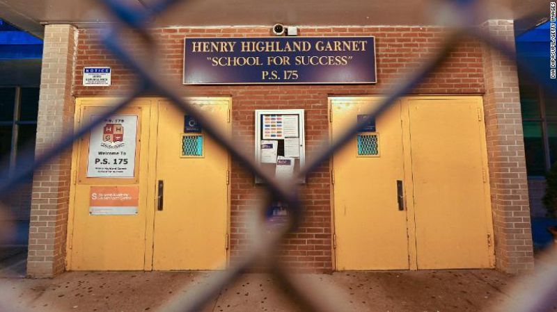 Nueva York vuelve a cerrar sus escuelas por avance del COVID-19