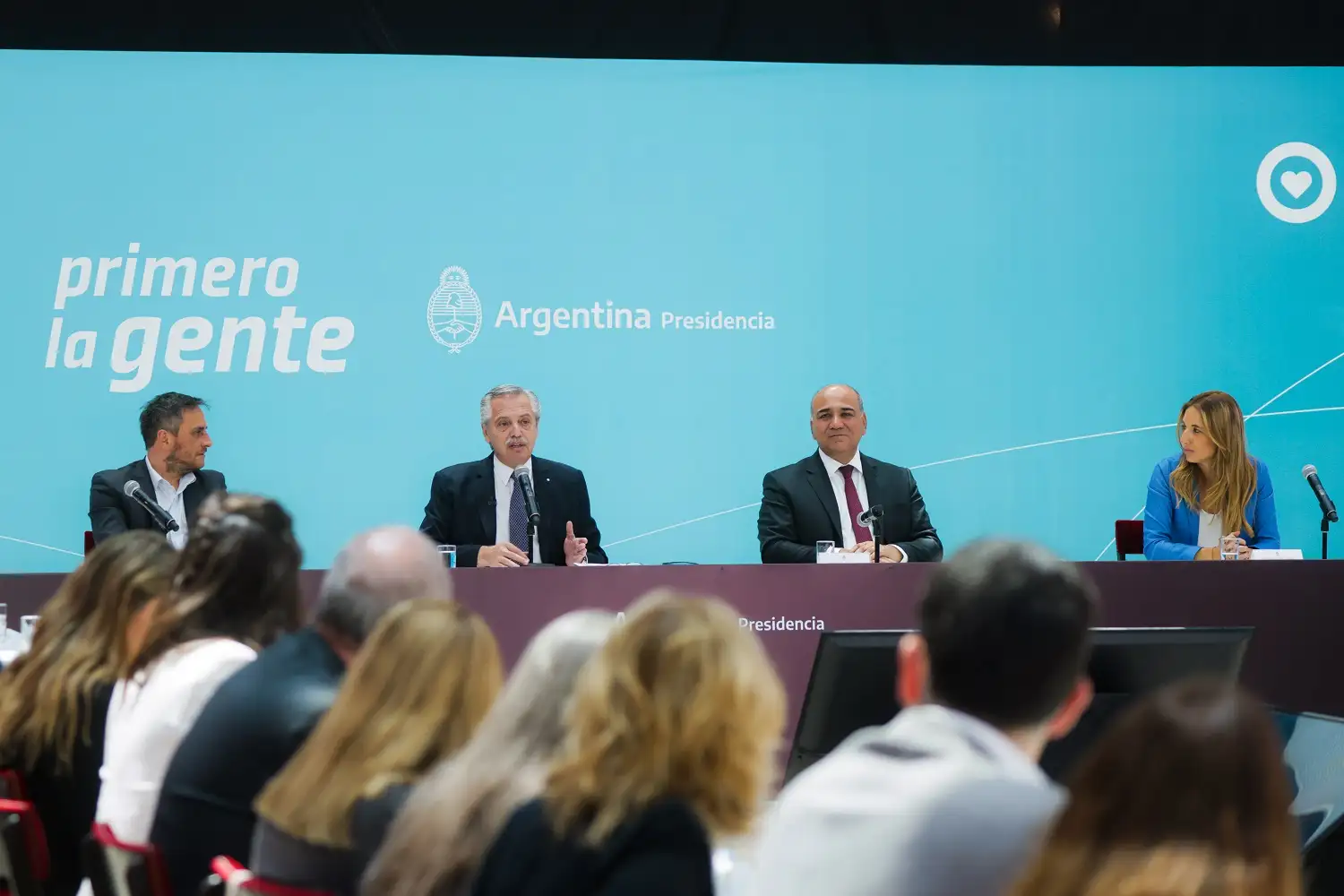 Juan Cabandié, Alberto Fernández, Juan Manzur y Cecilia Nicolini, durante el acto de ayer.
