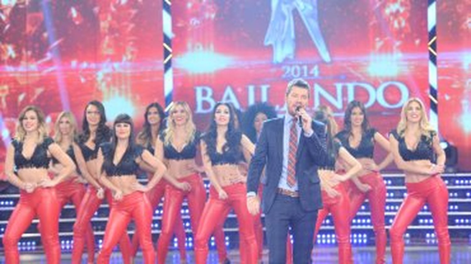 Tinelli intentó hablar con la Presidente, pero terminó dialogando con Scioli, Macri y Massa