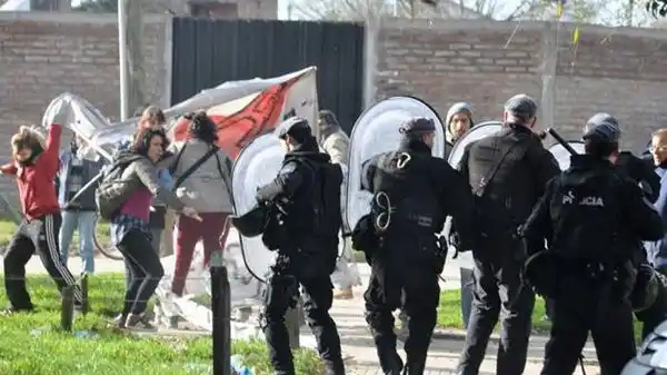 Pedradas y agresiones a Macri y Vidal en un acto oficial en Mar del Plata