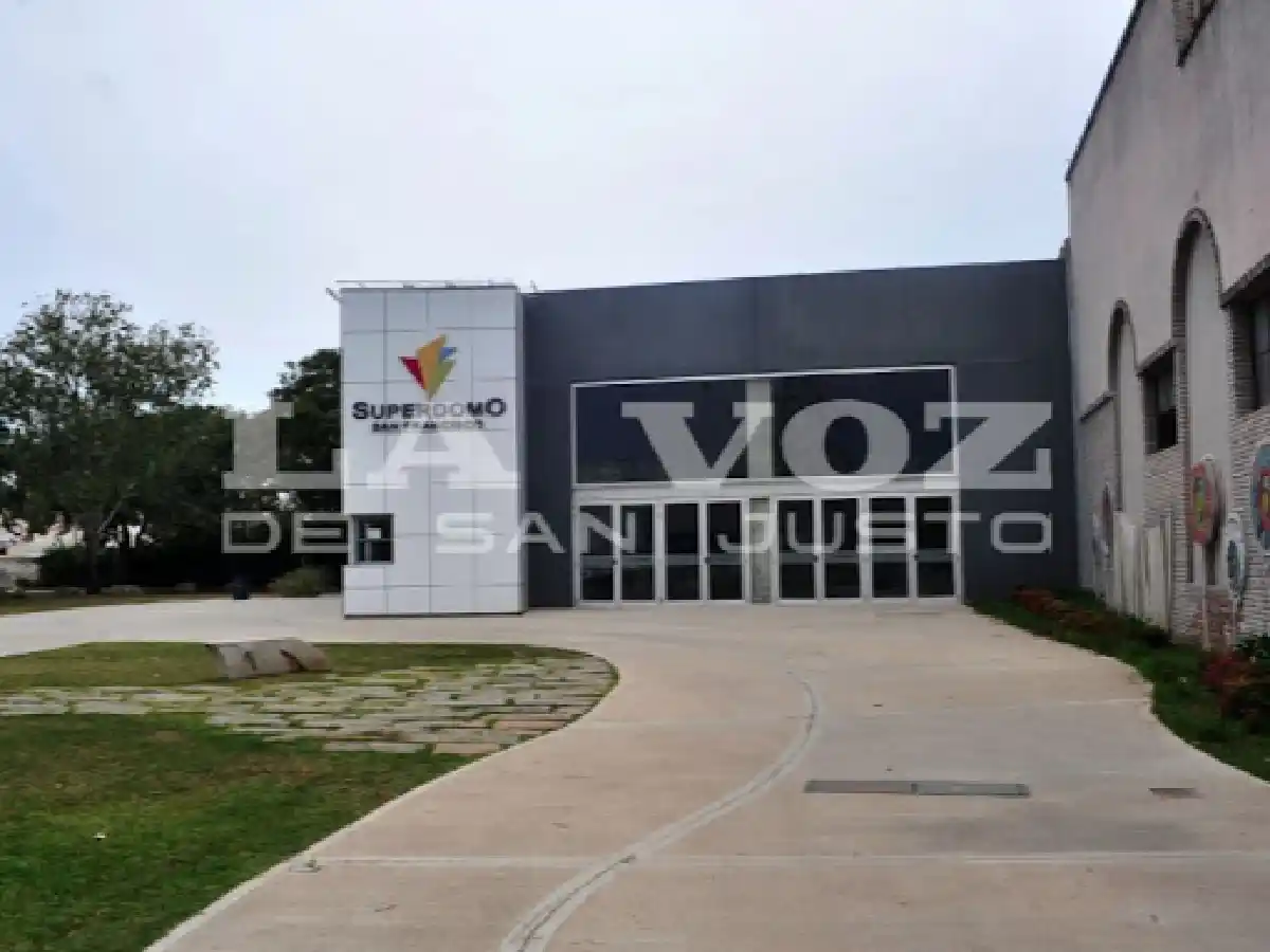 Padres proponen el acto de  colación en el Superdomo 
