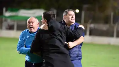 Cenoz, invadido por la emoción, se abraza a Moreno. “Se me salió la cadena”, reconoció el presidente.